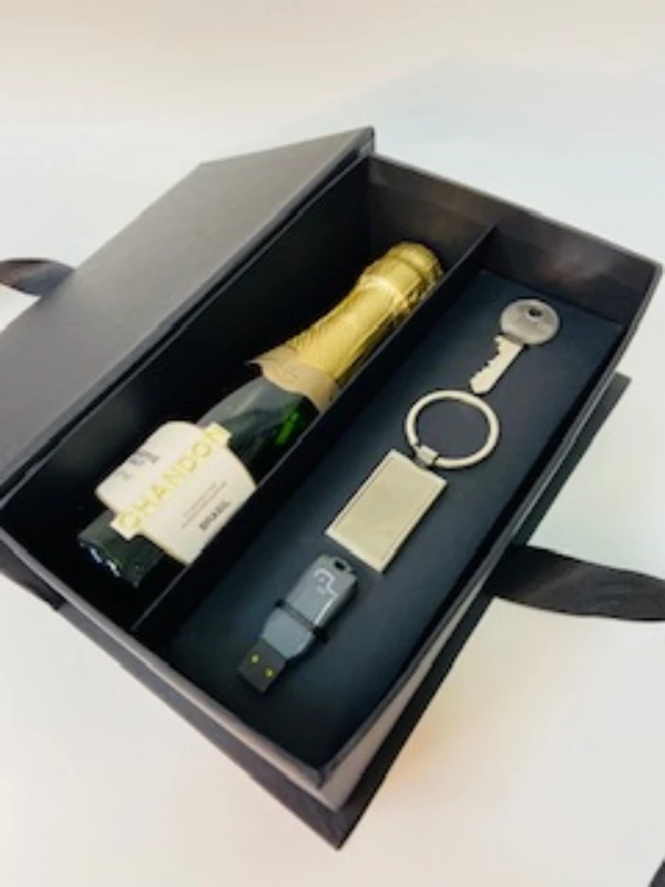 Caixa para mini champanhe personalizada